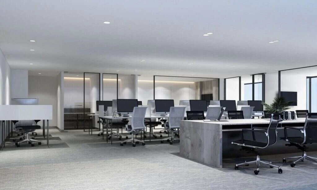 Oficina moderna con puestos de trabajo