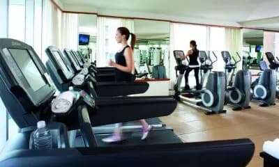 Sala de máquinas de un gimnasio